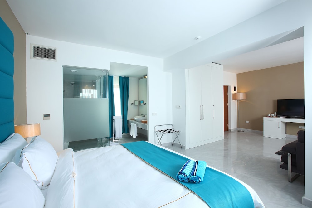 DELUXE, SUITE