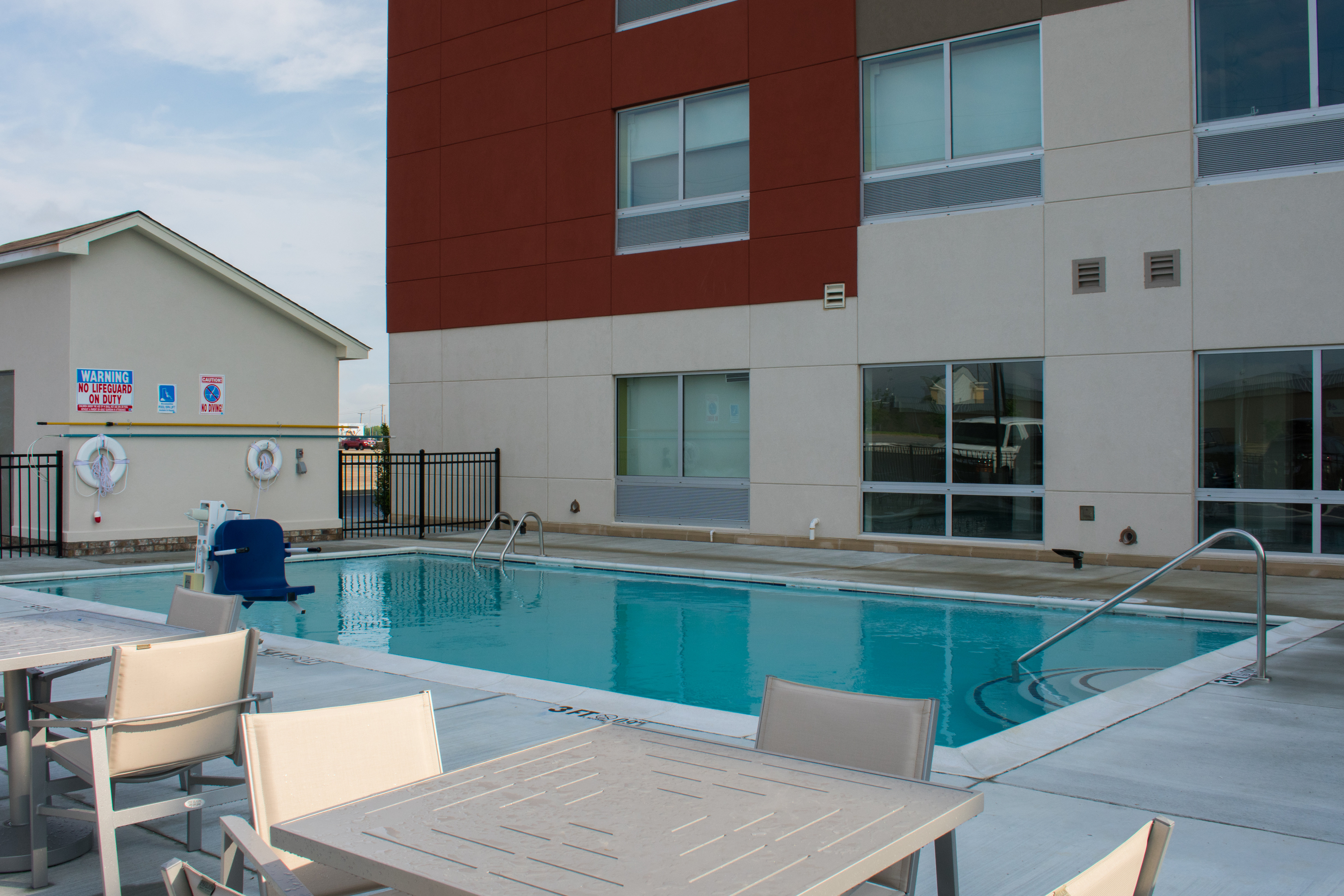 Holiday Inn Express & Suites West Memphis 53/53