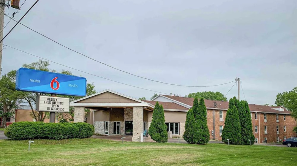 Studio6 Rockford, IL 26/32