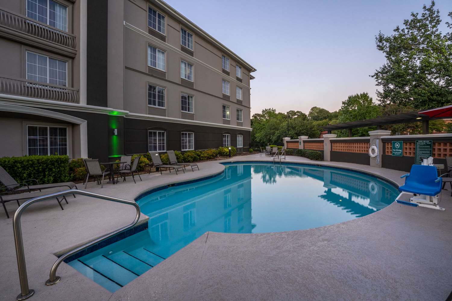 La Quinta Inn & Suites by Wyndham Birmingham Hoover 5/43