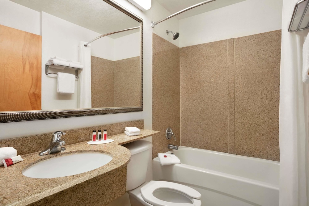 Microtel Inn And Suites By Wyndham Culpeper 15/29