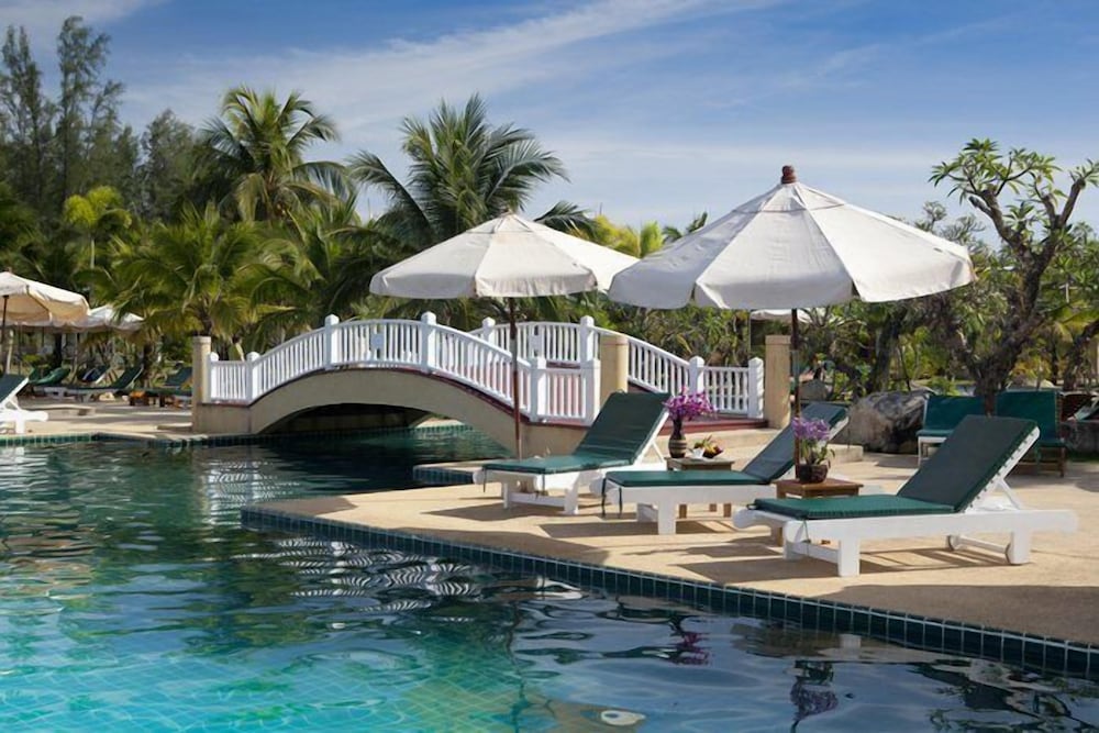 Miracle Island Resort 43/49