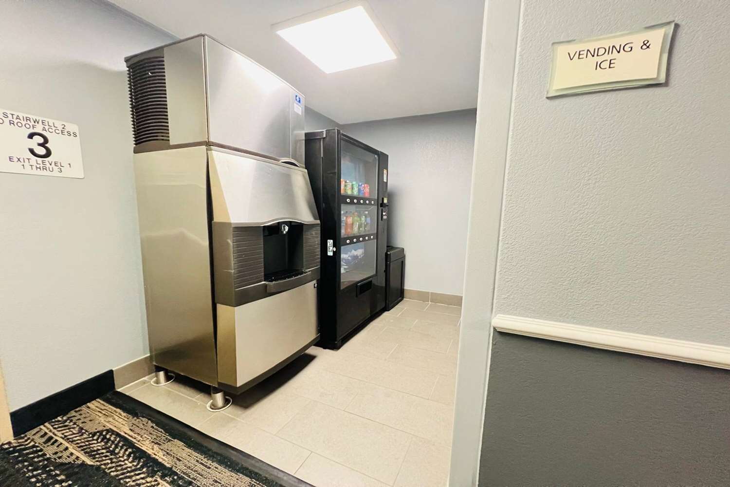 AmericInn by Wyndham Glendale/Milwaukee 20/28