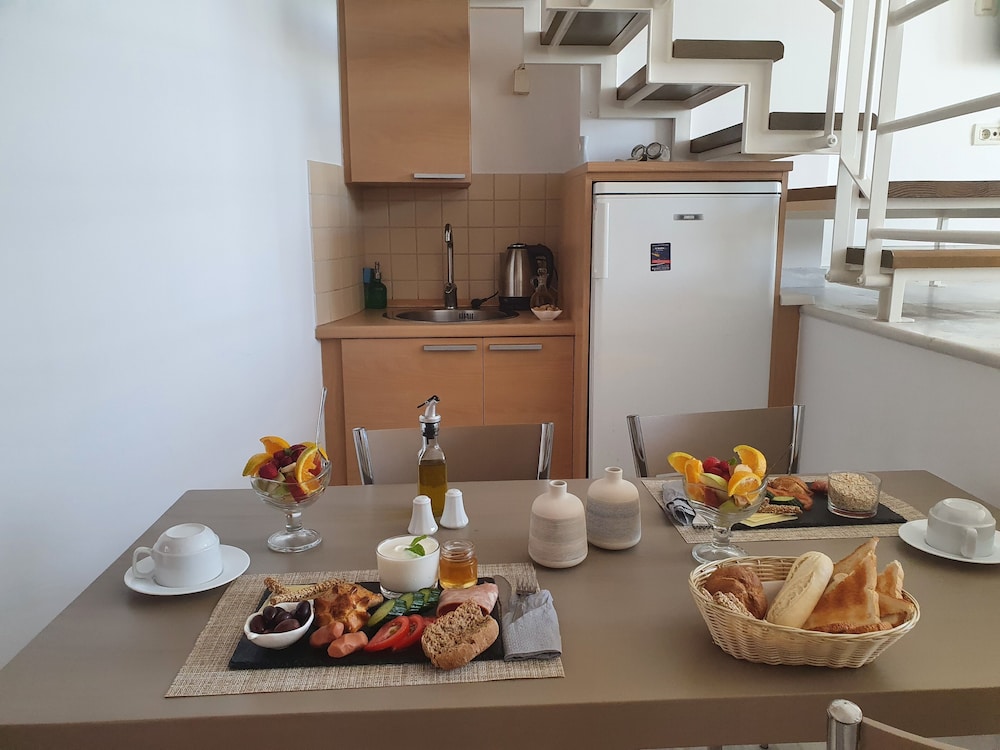 Elizabeth Suites 33/50