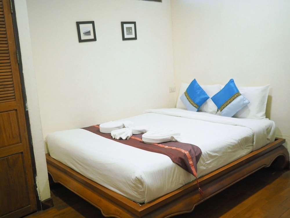 Rustic Guesthouse 10/50
