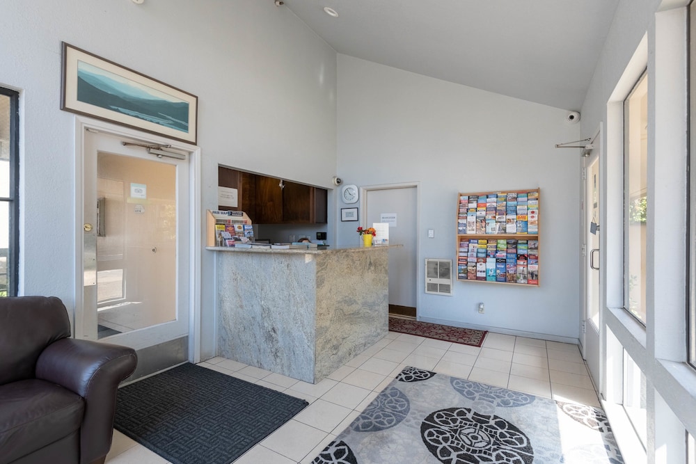 Cannery Row Inn 49/69