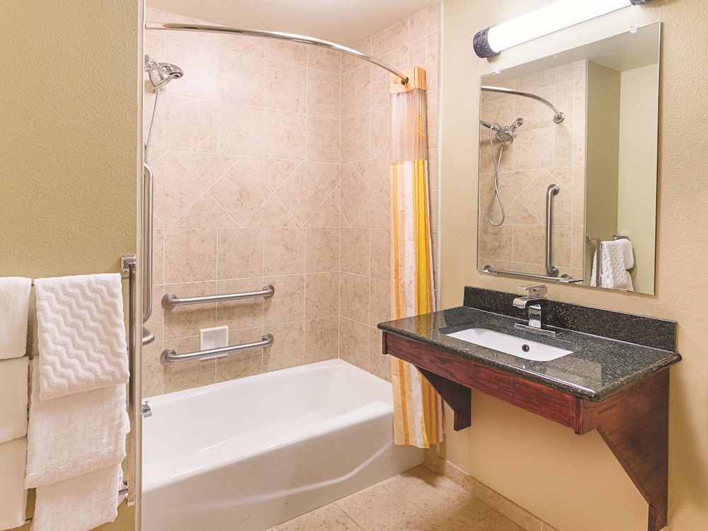 La Quinta Inn & Suites by Wyndham Woodway - Waco South 14/47