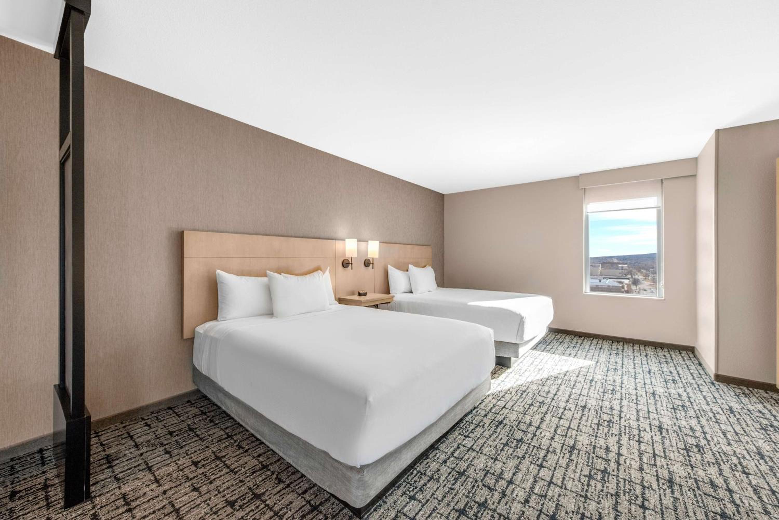 ROOM, 2 QUEEN BEDS, SOFA, HIGH FLOOR
