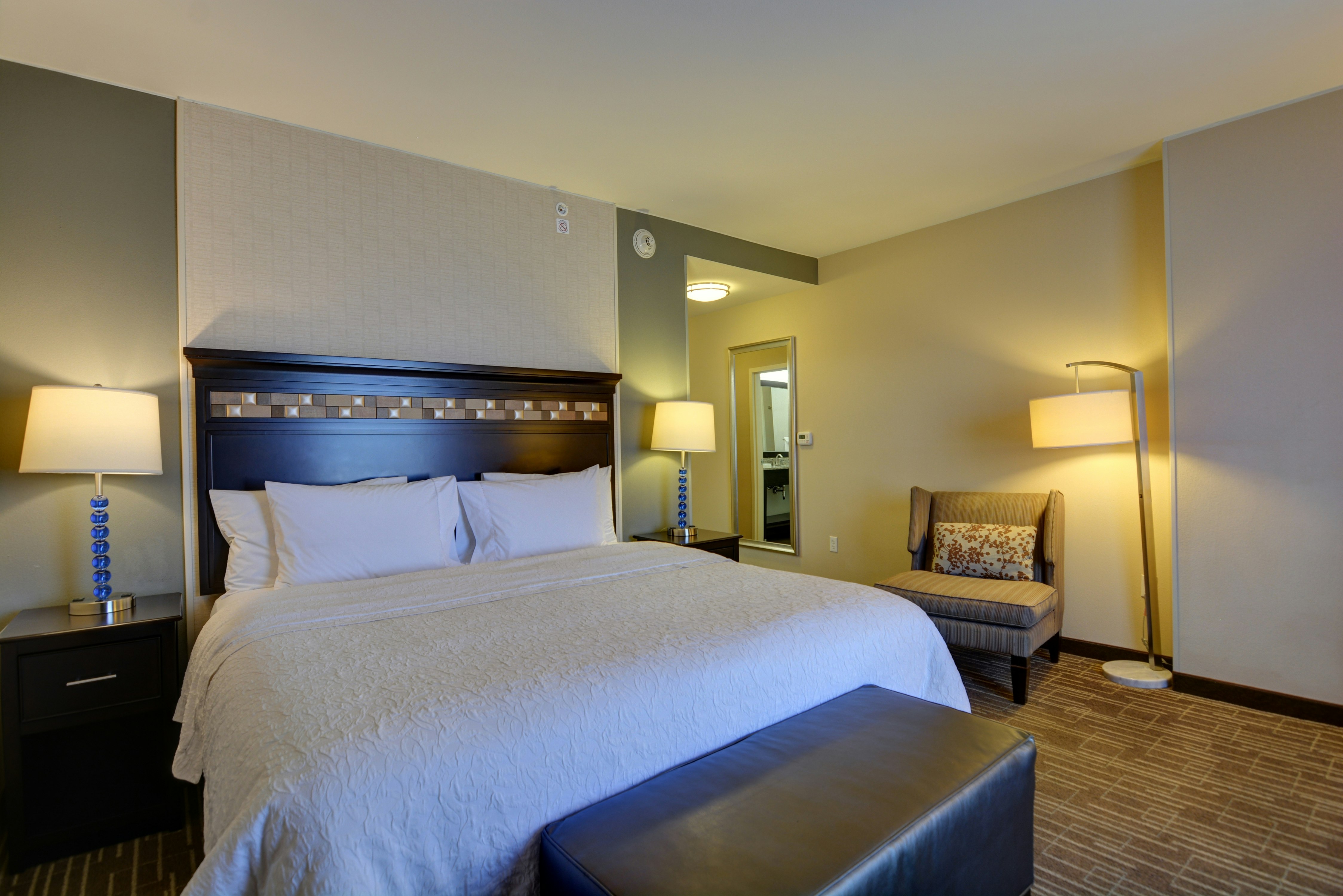ROOM, KING BED