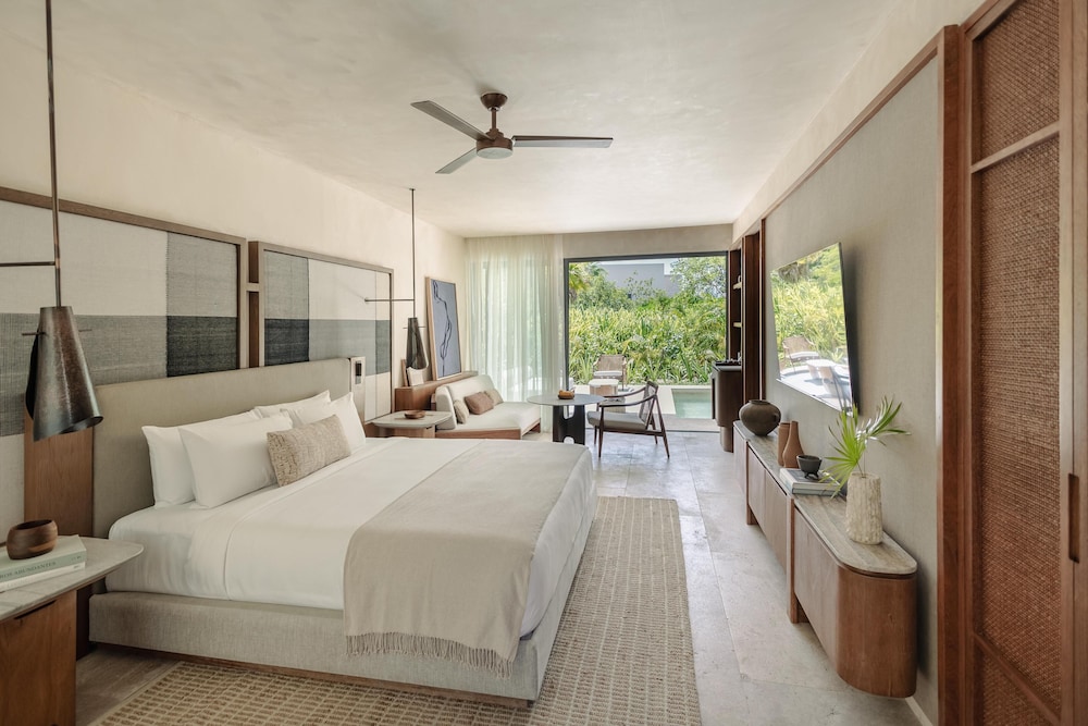 ROOM, KING BED, PLUNGE POOL, LAGOON AREA