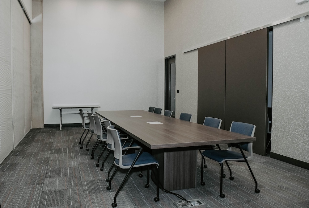 Aloft Omaha West 38/50