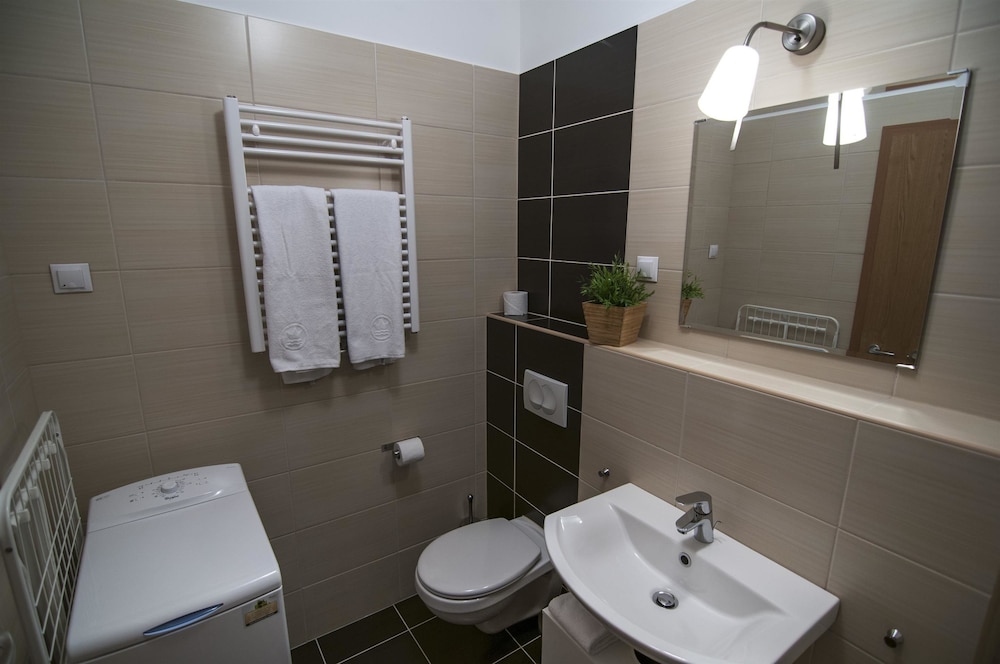 CORVIN CENTER SUITES 17/87