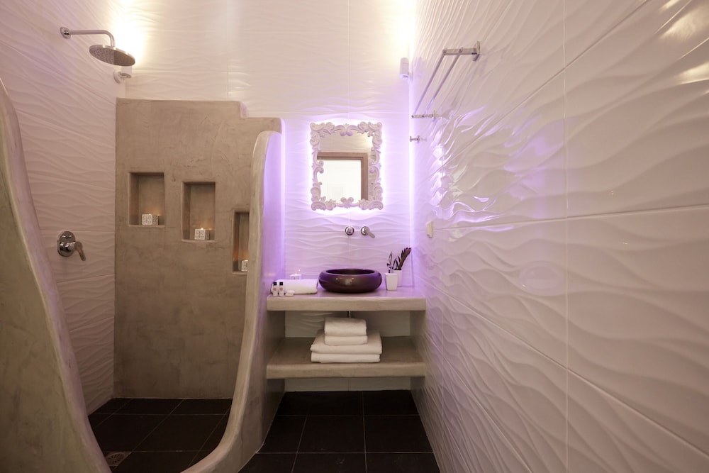 Amara Suites Santorini 49/50