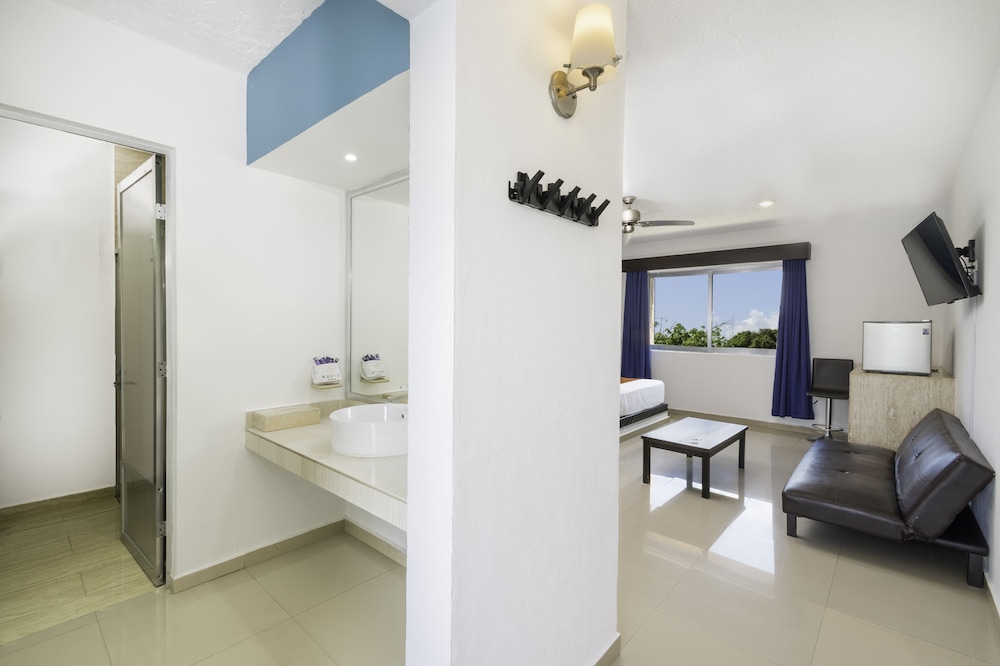 Hotel Playa Encantada by Kavia 64/65