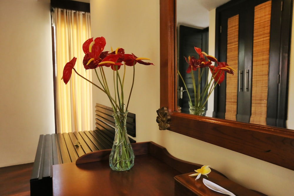 THE SANYAS SUITE 5/72