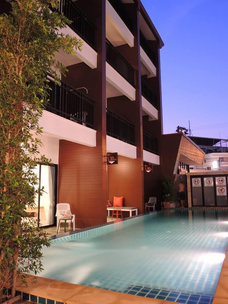 Chitra Suite 8/46