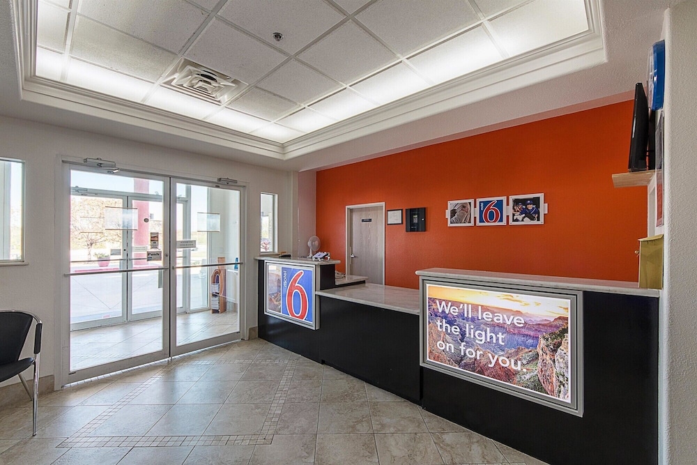Motel6 San Antonio, TX - Downtown - Alamo Dome 9/54