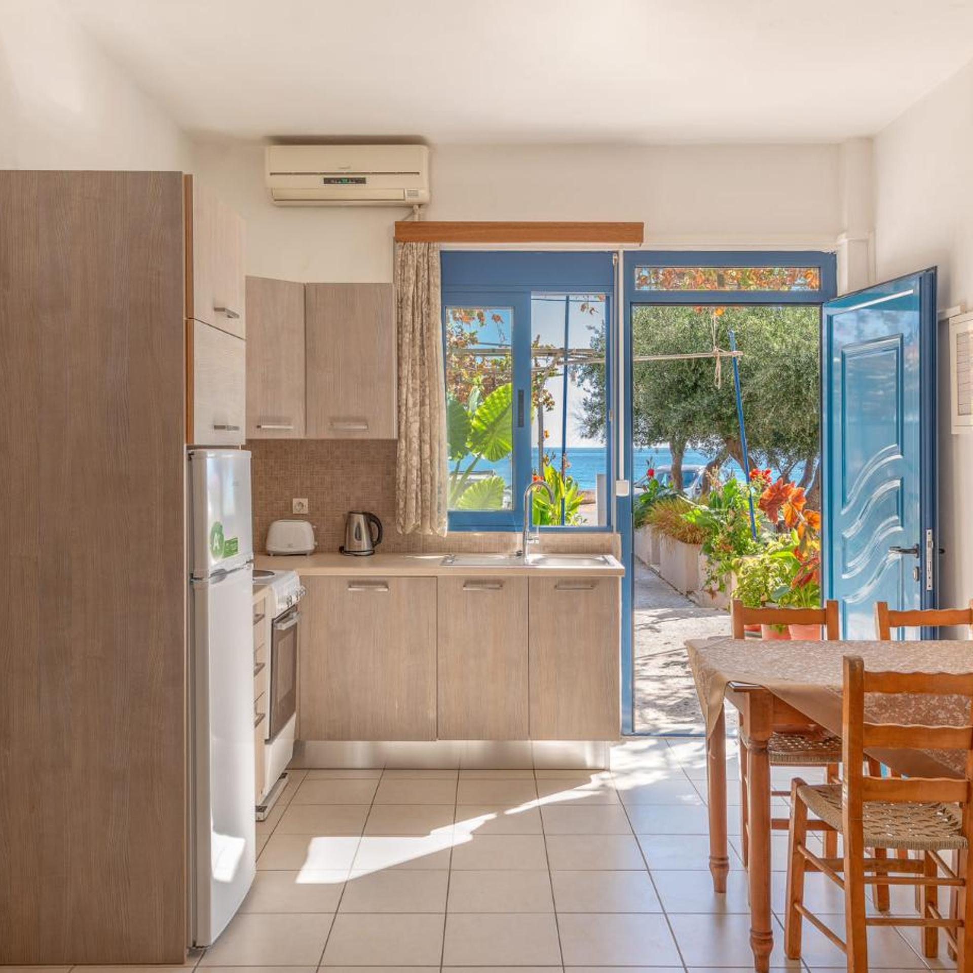 Akrogiali Studios Poros 14/15