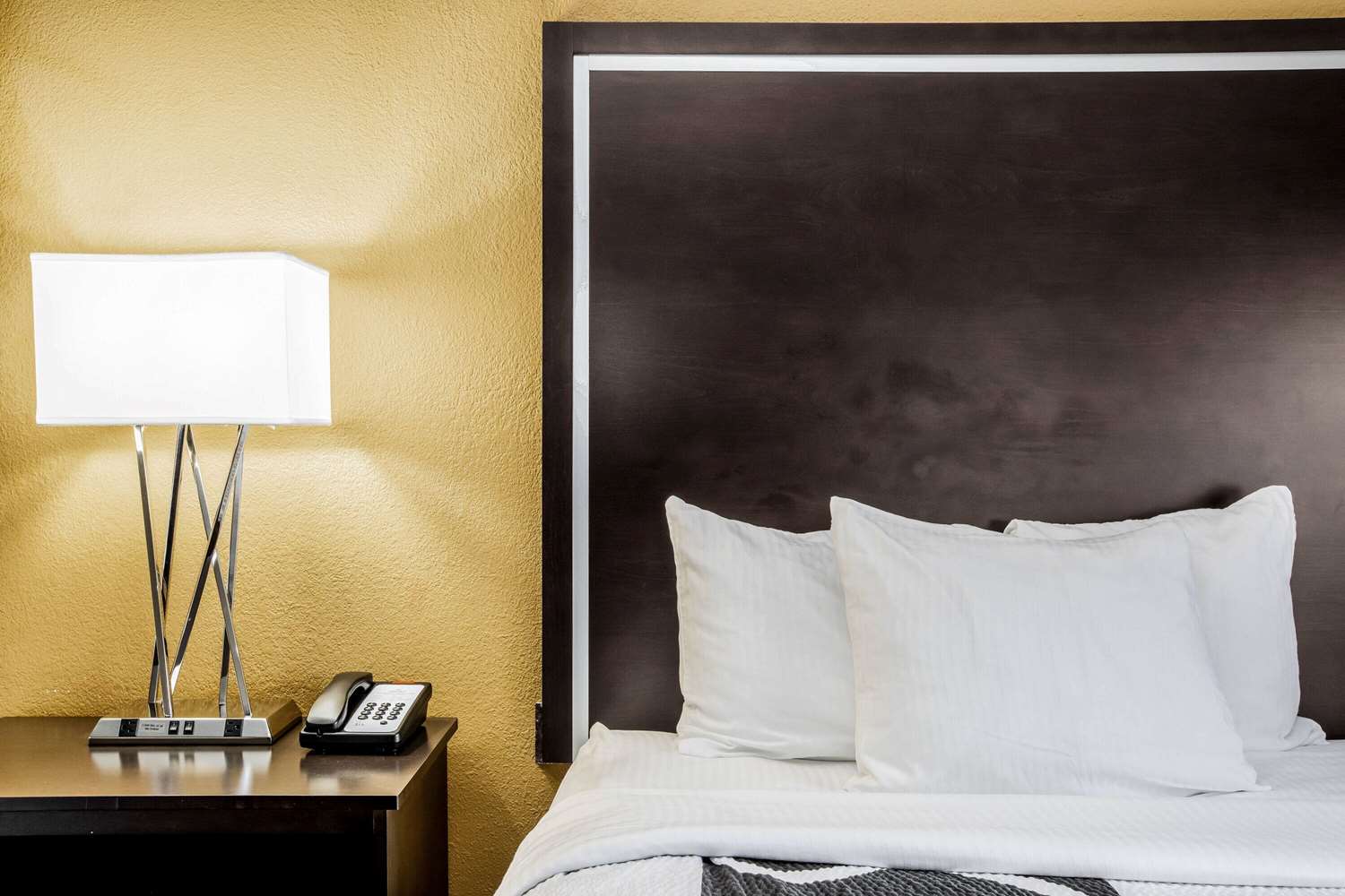 La Quinta Inn & Suites by Wyndham Emporia 7/22