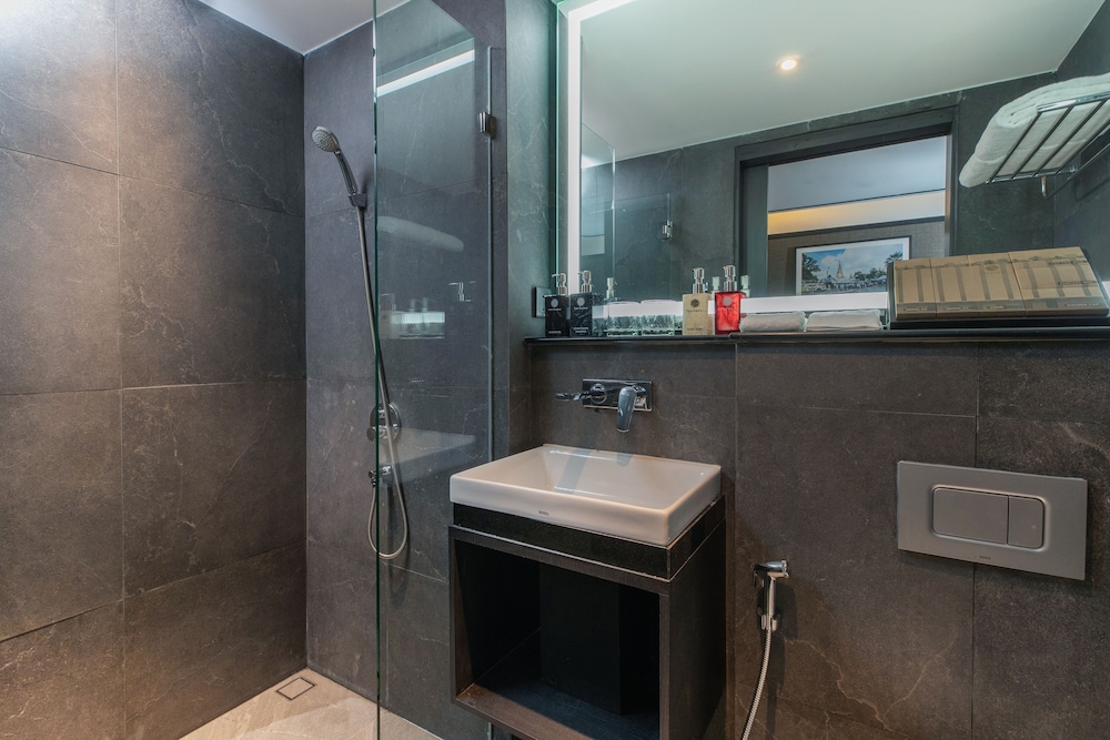 The Gravitique Hotel Khaosan 49/50