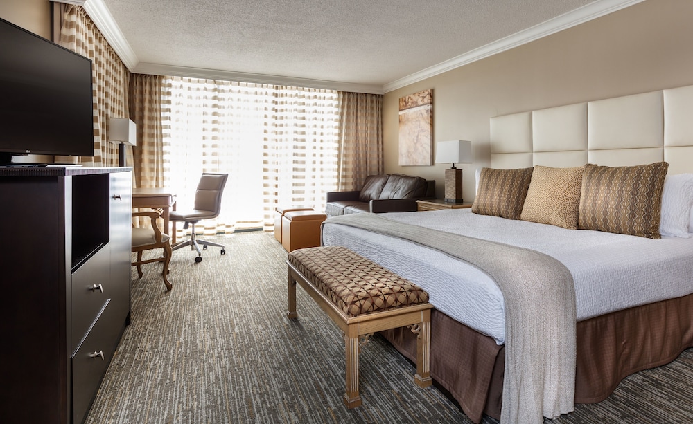 Executive, Suite, King Bed, The San Luis Resort Spa & Conference Center 4/9