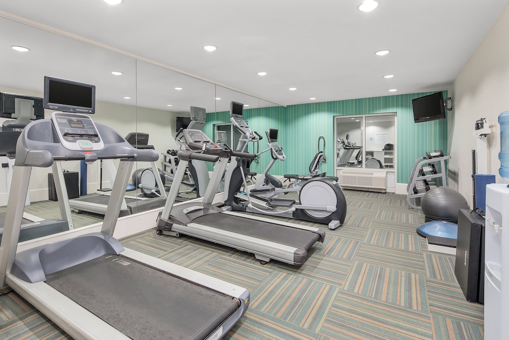 Holiday Inn Express Hotel And Suites Greenville I 85 Woodruff Rd 35/72