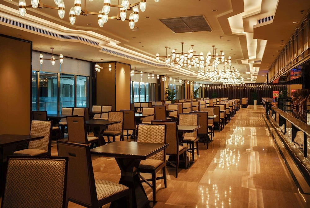 Wyndham Grand Tongren Downtown Hotel 43/56