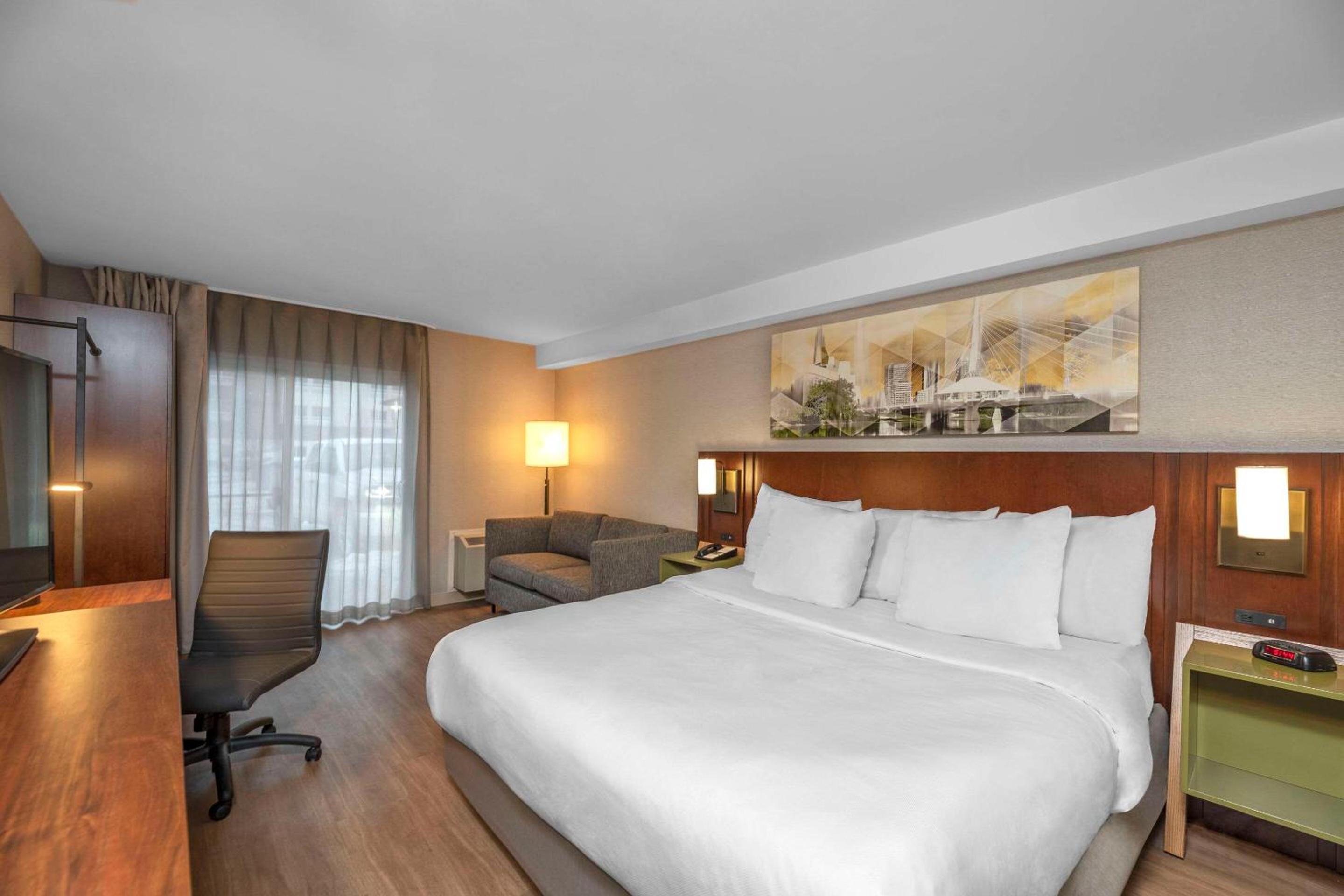 Deluxe, King Bed, Ground Floor