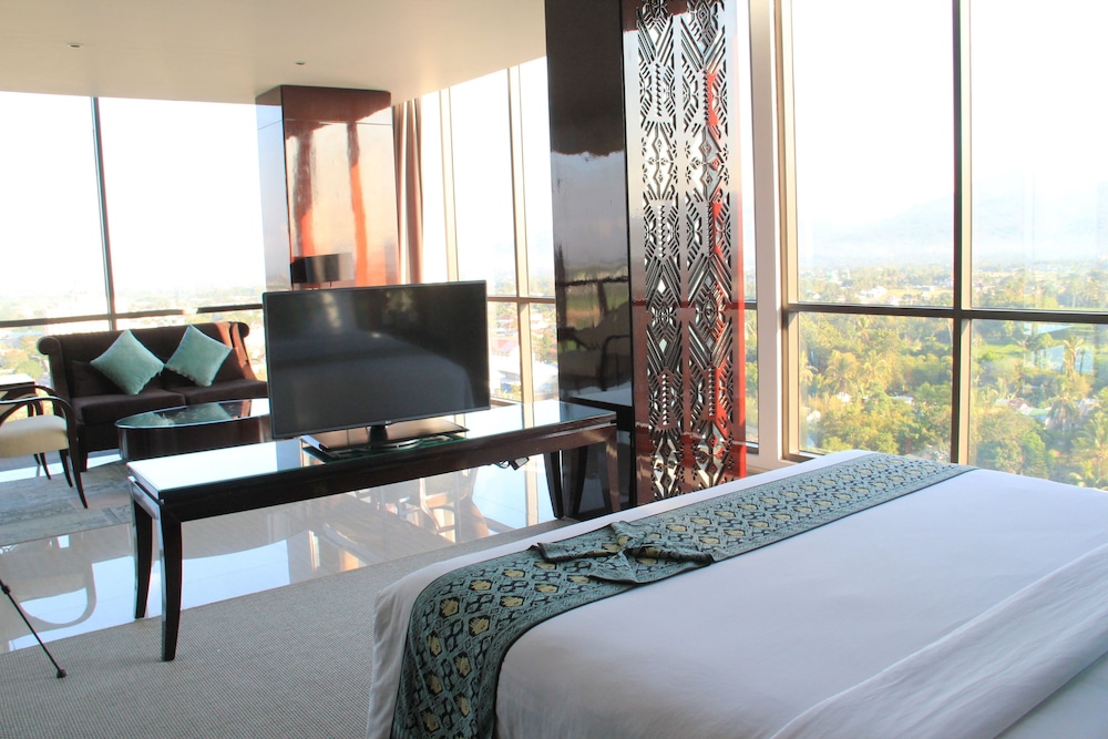 EXECUTIVE, SUITE