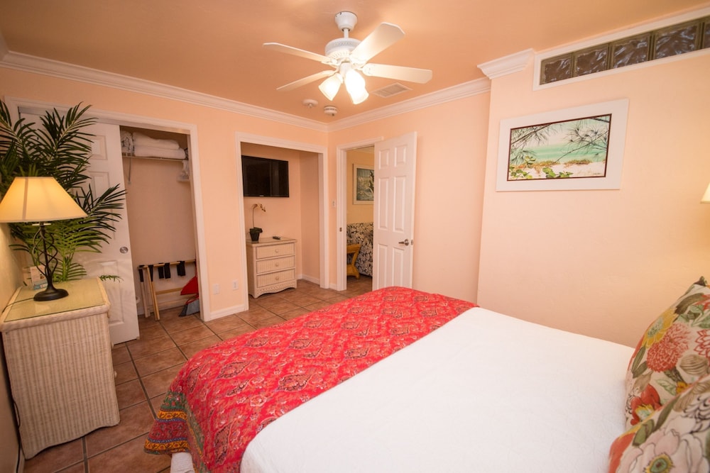 Tropic Isle Beach Resort 12/68