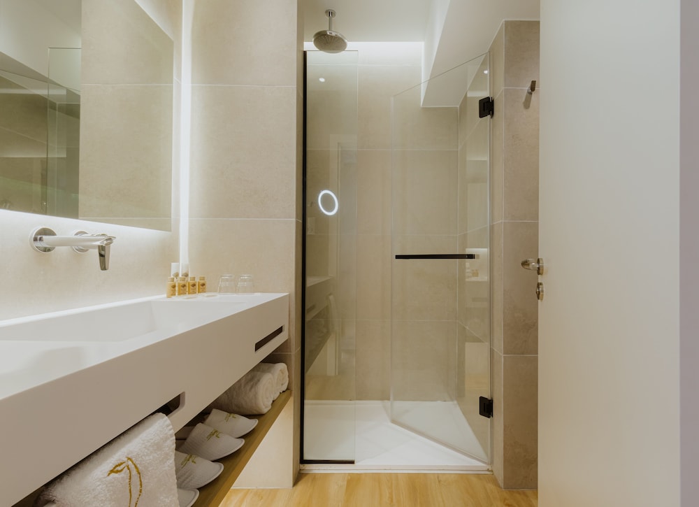 Golden Coast Beach Hotel 50/50