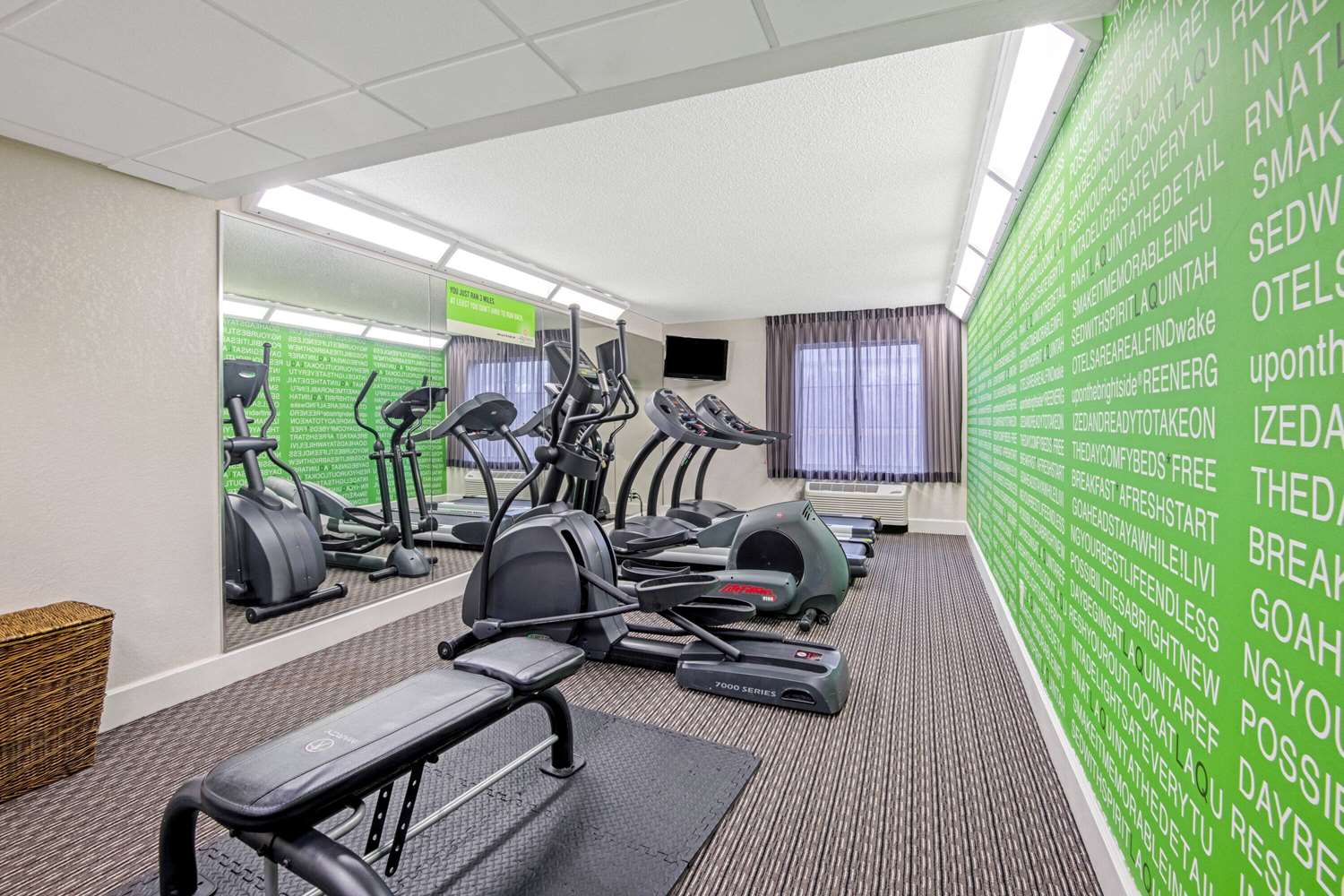 La Quinta Inn & Suites by Wyndham San Antonio Airport 32/63
