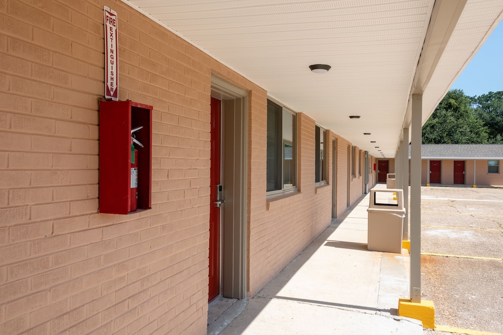 Budget Inn & Suites 2/56