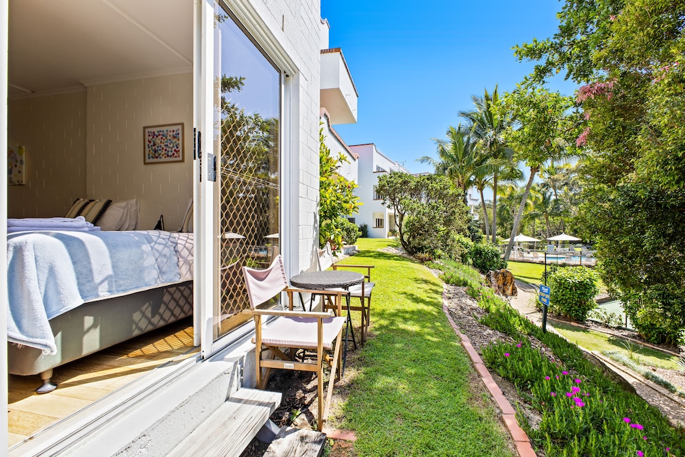 THE ISLANDER HOLIDAY RESORT 3/50