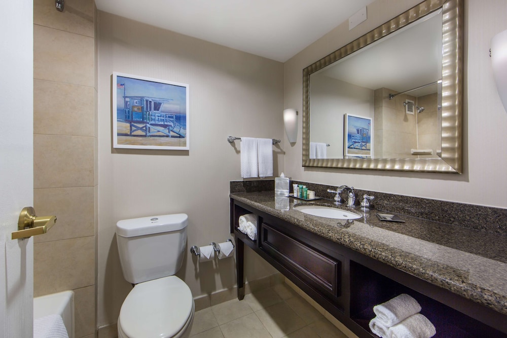 Hilton Irvine/Orange County Airport 27/82