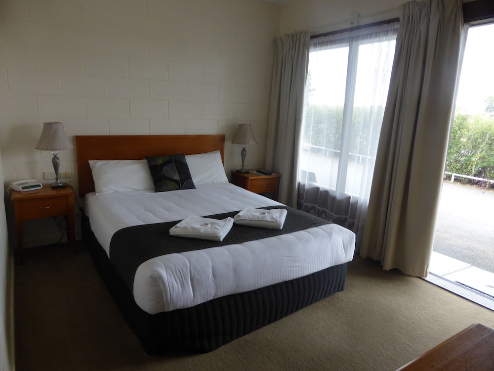 Hilltop Motel 6/60