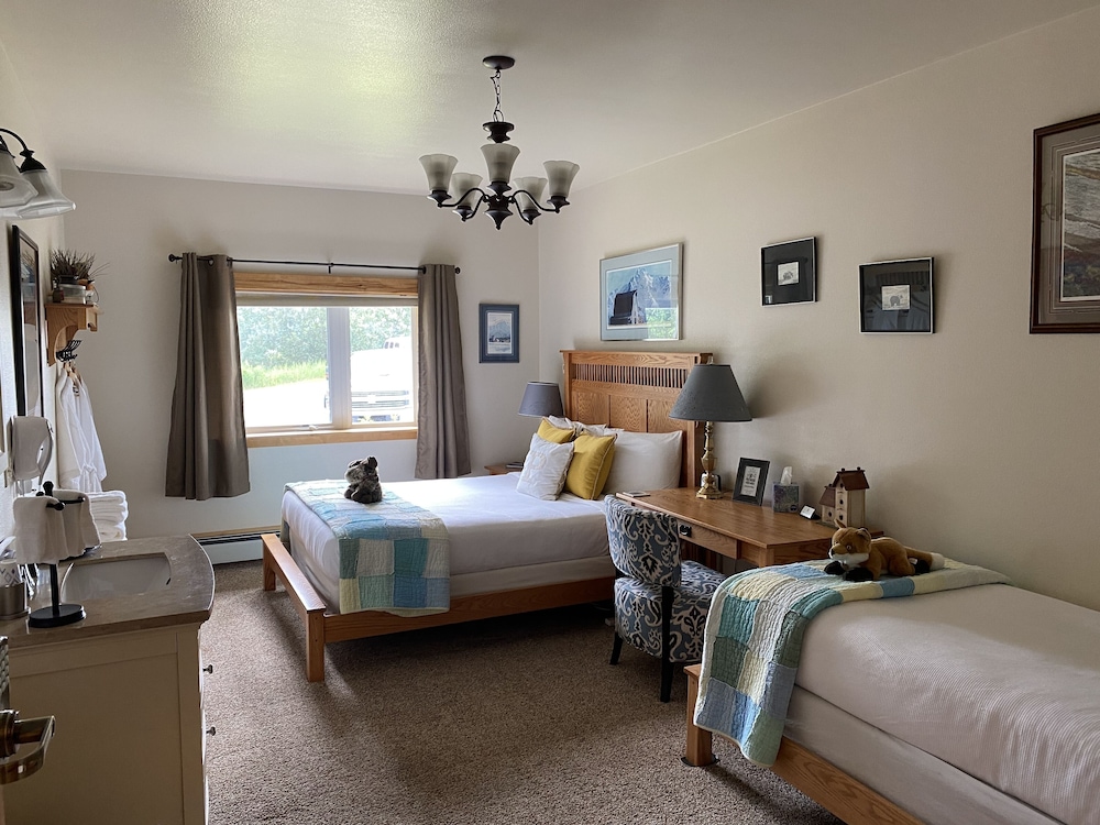 Pioneer Ridge Bed &amp; Breakfast Inn 6/24