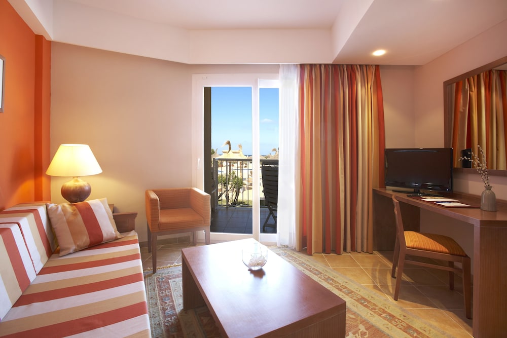 Universal Hotel Don Leon 55/71