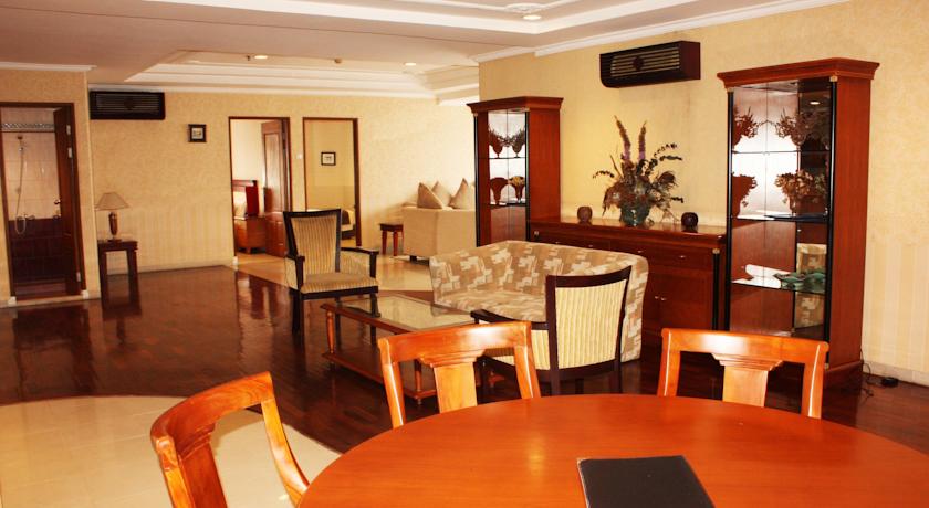 Travellers Suites Serviced Apartments 15/18