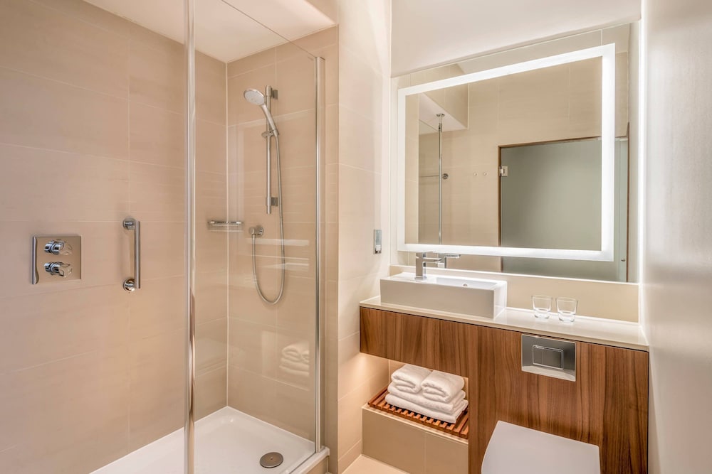Courtyard by Marriott Edinburgh 63/64
