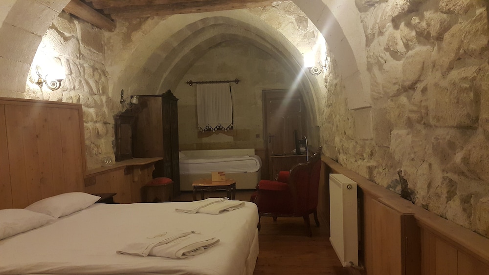Has Cave Konak 26/36