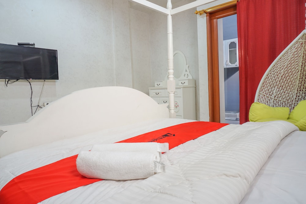 Residences By RedDoorz near Kemang Square 15/33