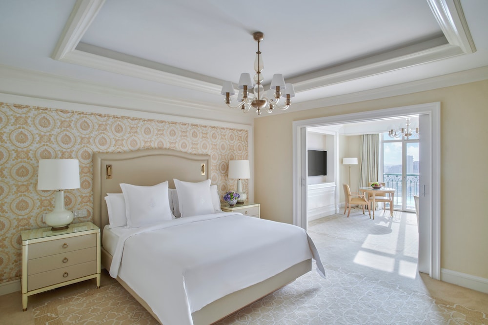 CORNICHE, PREMIUM, SUITE, KING BED