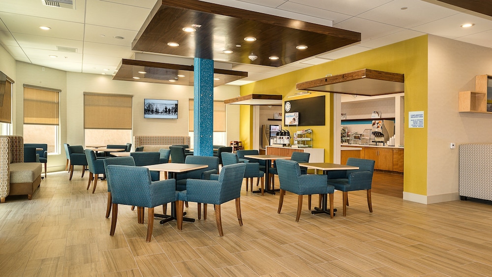 Holiday Inn Express Fullerton Anaheim 40/46