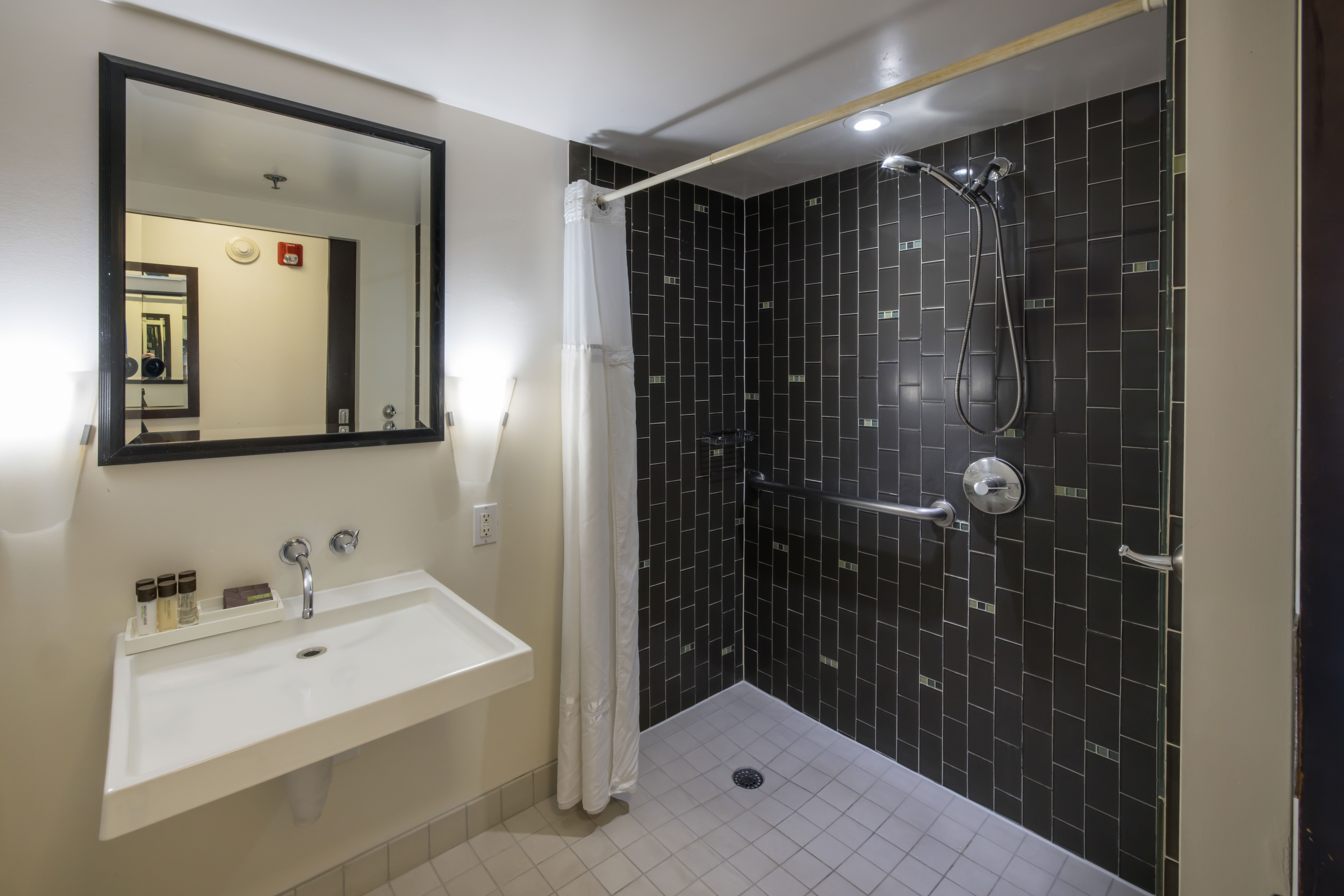 غرفة بإطلالة على المدينة بغرفتي نوم، Regency on Beachwalk Waikiki by OUTRIGGER 9/9
