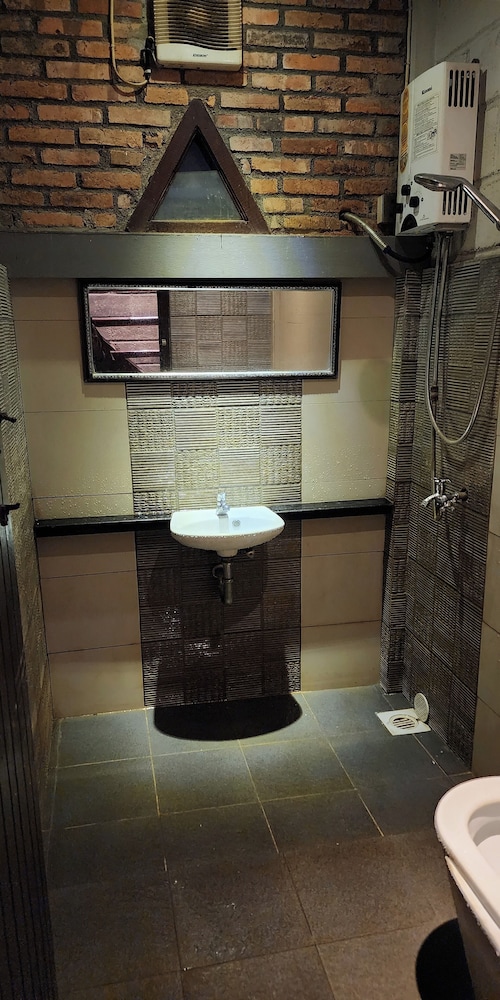 NILA HOUSE, Sharia Family Home Stay by ZUZU 7/73