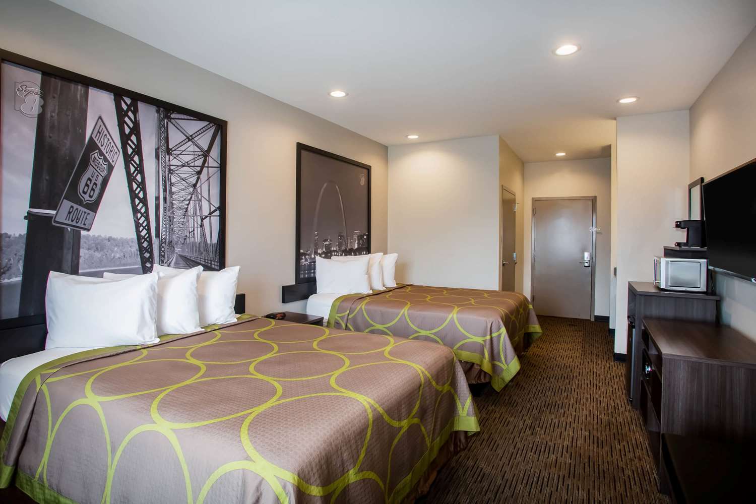 Super 8 by Wyndham St. Louis North 4/13