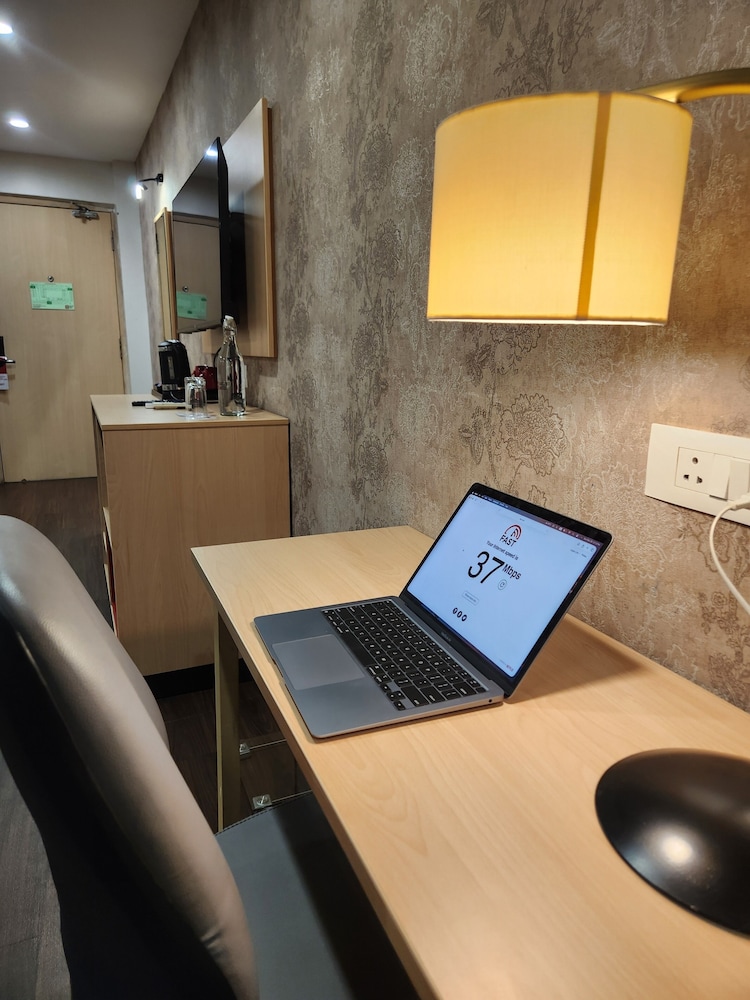 Mastiff Hotel, Ankleshwar 54/60