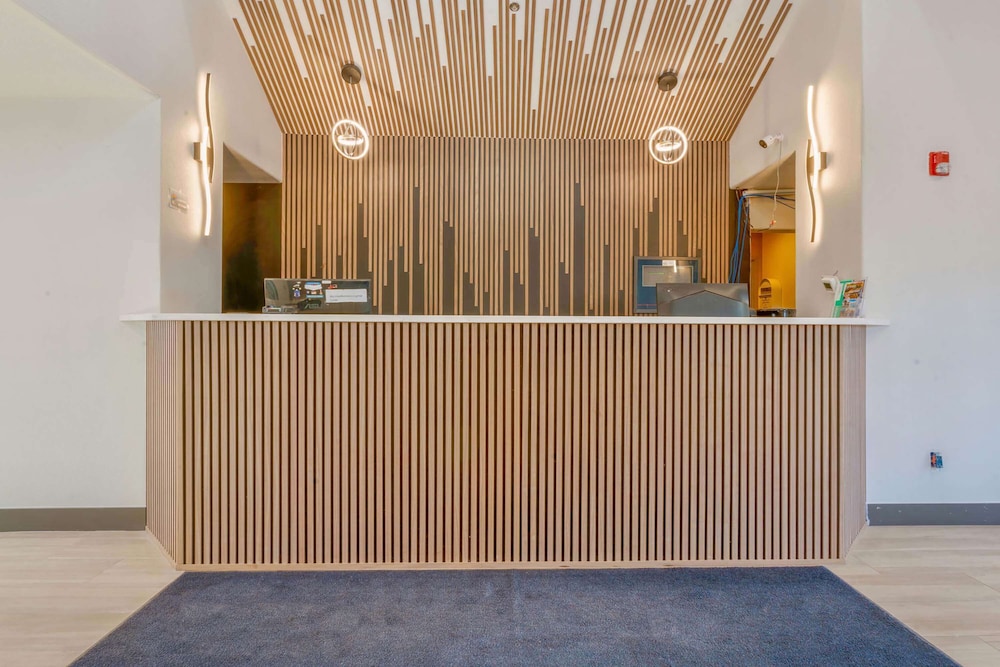 Days Inn by Wyndham Thornton 7/59