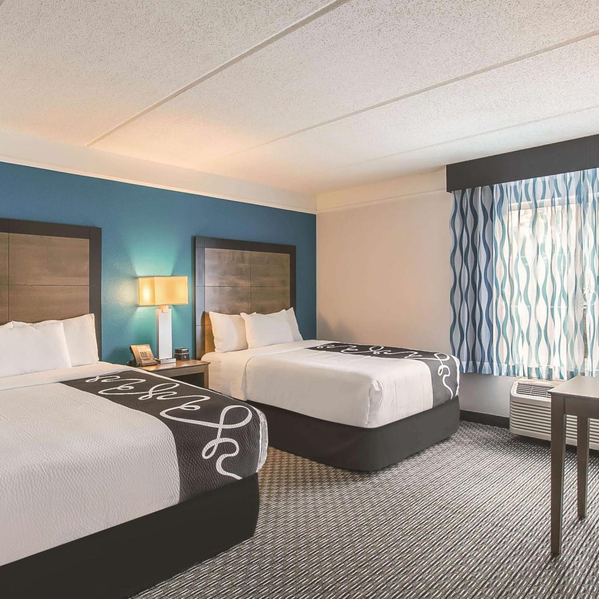 Room, 2 Double Beds, Bathtub, Accessible